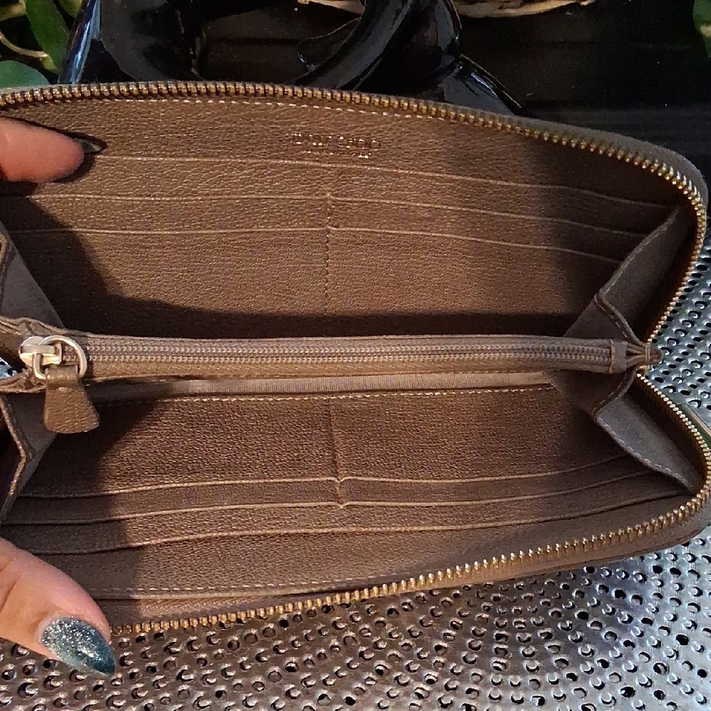 Jimmy Choo Gold Star-Studded Wallet - Picture 4 of 6